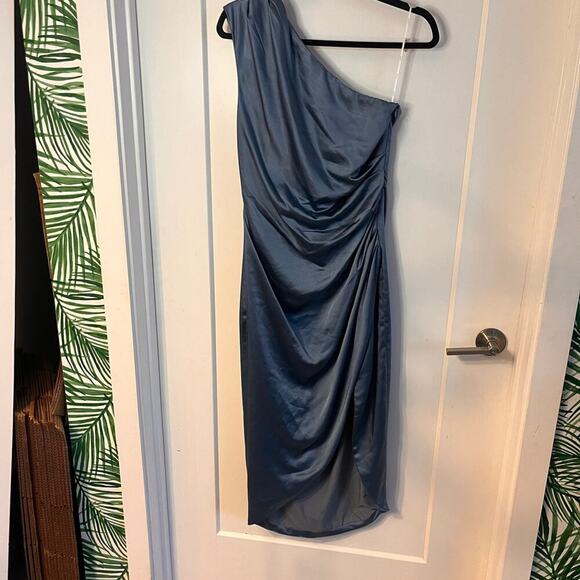 Elliatt Cassini One-Shoulder Midi Dress Size Medium - Picture 3 of 11